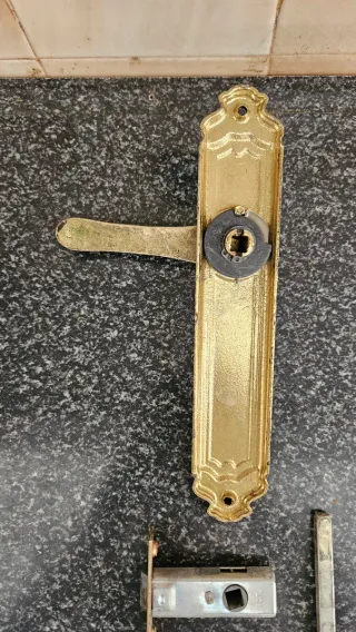 Manillas doradas para 5 puertas