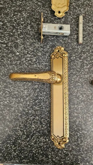 Manillas doradas para 5 puertas