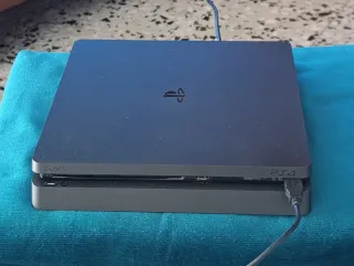 PS4 1TB Negra - Perfecto Estado