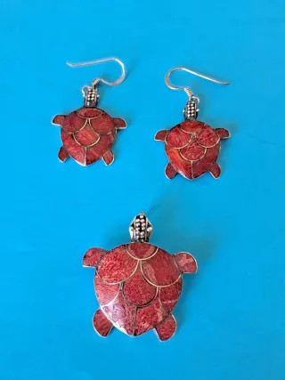 Conjunto Colgante y Pendientes Tortuga Raíz de Cor