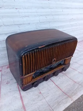 Radio antigua de válvulas