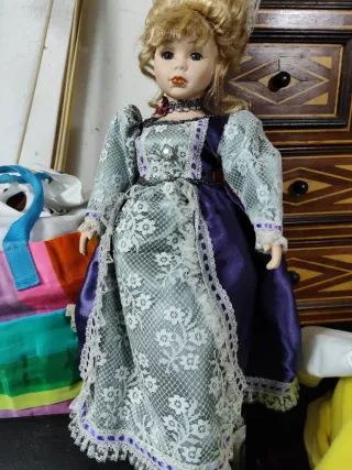 Muñeca de porcelana antigua