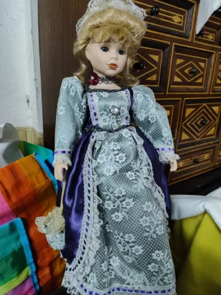 Muñeca de porcelana antigua