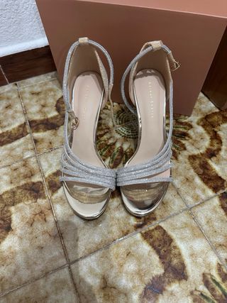 Tacones dorados de talla 39