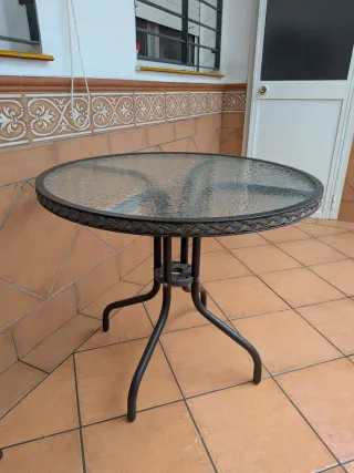 Tavolo da patio rotondo in vetro e metallo