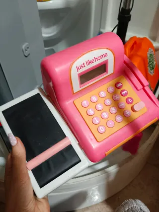 Caja registradora de juguete rosa