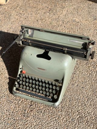 Máquina de escribir Hispano Olivetti Lexicon 80