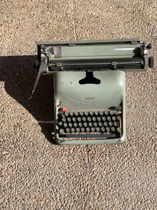 Máquina de escribir Hispano Olivetti Lexicon 80