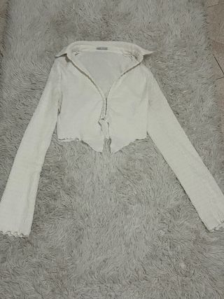 Blusa blanca manga larga.