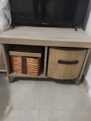 Estantería modular de madera clara