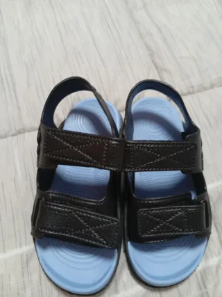 Sandalias verano niño azul y negro