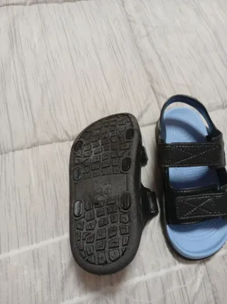 Sandalias verano niño azul y negro