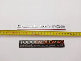 EMBLEMA LATERAL O TRASERO DUAL MOTOR TESLA PLATA