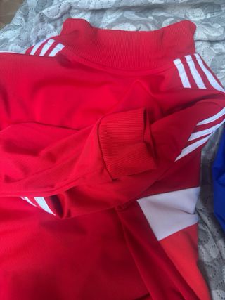 Chándal Adidas niño rojo y blanco. Talla 14.