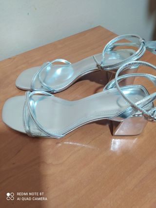 Sandalias plateadas de MANGO número 37
