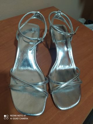Sandalias plateadas de MANGO número 37