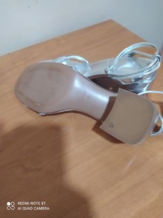 Sandalias plateadas de MANGO número 37