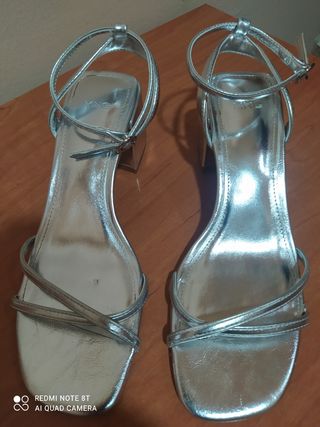 Sandalias plateadas de MANGO número 37