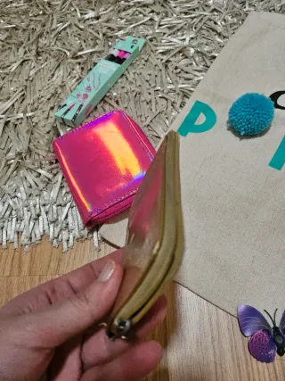 Conjunto de menina: bolsa, carteira e brinquedos