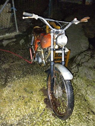 Moto Enduro para restaurar,llamara al 642057301