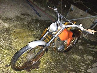Moto Enduro para restaurar,llamara al 642057301