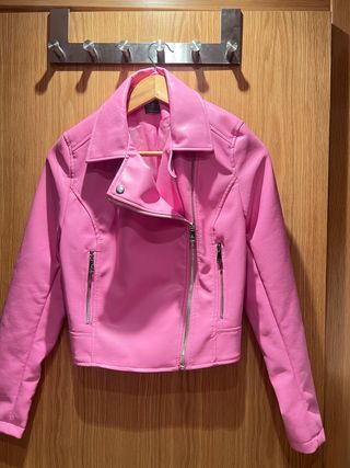 Chaqueta rosa efecto piel