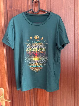 Camiseta verde con árbol de la vida