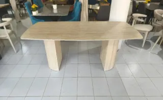 Mesa de comedor piedra y madera