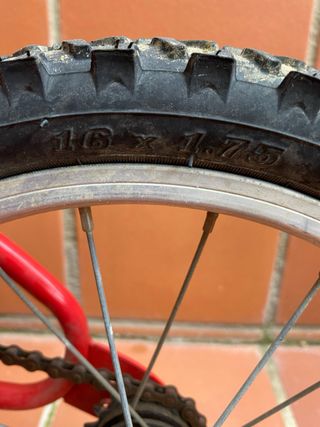 Bicicleta infantil B-TWIN roja