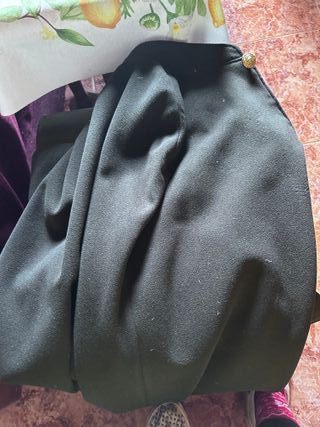 Capa negra y roja sin estrenar con forro sartén ro