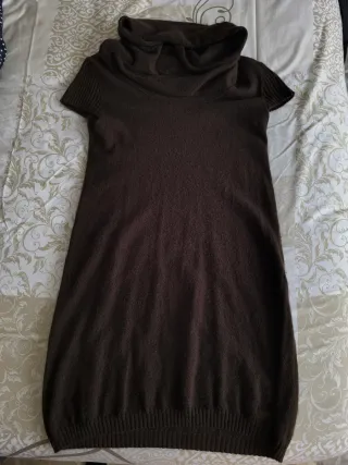 Vestido de punto marrón cuello vuelto