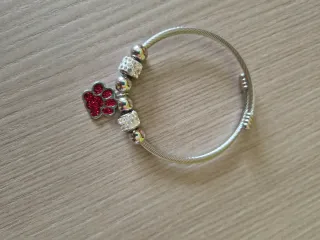 Bracciale 7 charm zampa rossa