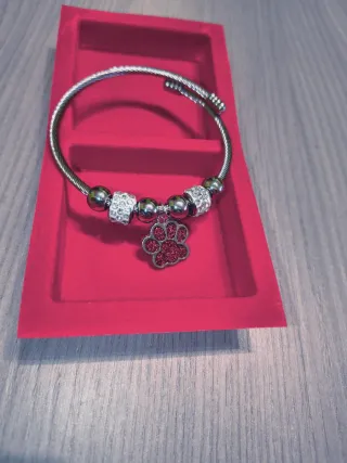 Bracciale 7 charm zampa rossa
