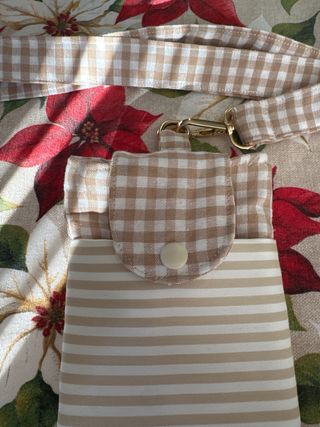 Funda para móvil con cordón