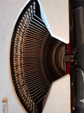 Máquina de escribir Olympia Traveller de Luxe