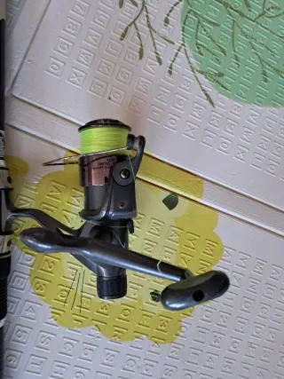 Caña de pescar con carrete