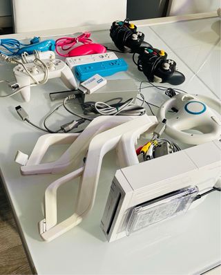 Nintendo Wii con accesorios y disco duro