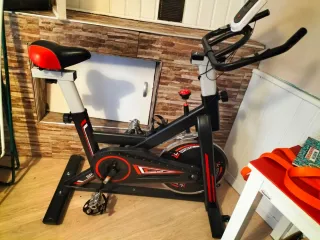 Bicicleta Spinning Negra y Roja