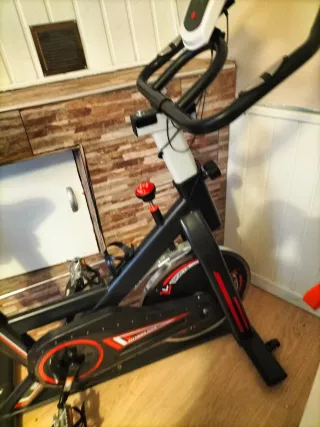 Bicicleta Spinning Negra y Roja