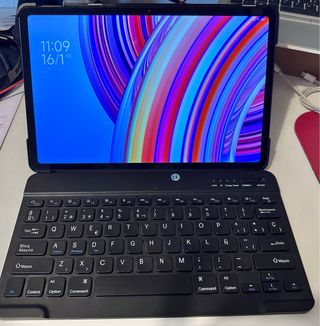 Tablet con teclado negro