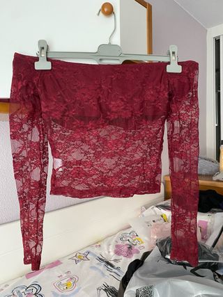 Top encaje rojo escotado manga larga talla S/M