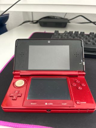 Nintendo 3DS Roja + Cargador + Funda + 7 Juegos