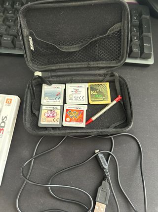 Nintendo 3DS Roja + Cargador + Funda + 7 Juegos