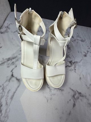 Lote tacones mujer negro y dorado