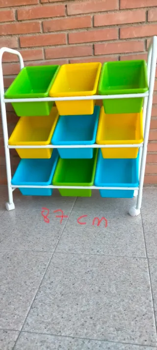Mueble organizador infantil con 9 cubos.
