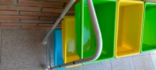 Mueble organizador infantil con 9 cubos.