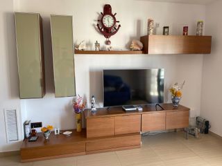 Mueble de salón madera y cristal