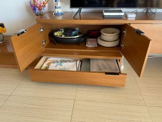 Mueble de salón madera y cristal