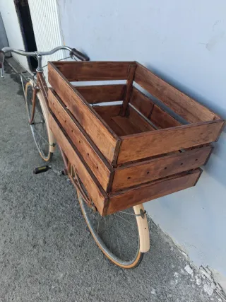 Bicicleta Vintage Marrón con Cesta Madera