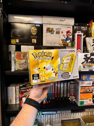 Nintendo 2DS edicion pokemon amarillo precintada